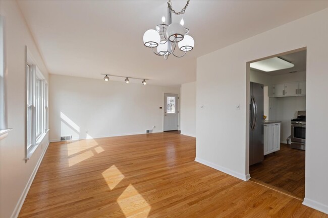 Building Photo - 4538 Dempster St