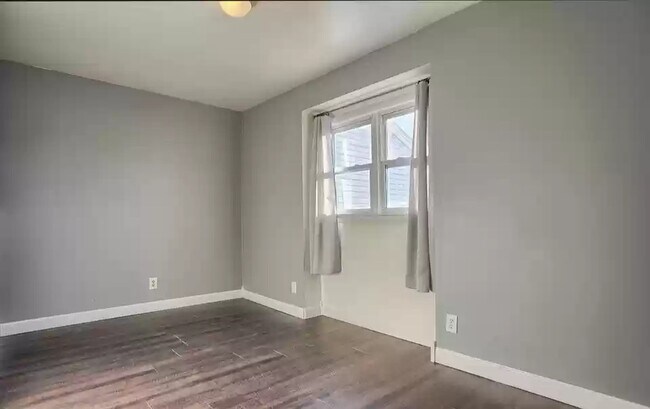 Building Photo - 519 St Marys Dr