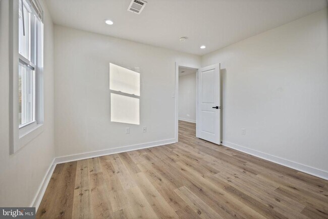 Building Photo - 555 S Marlyn Ave