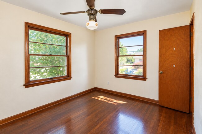 Building Photo - 131 3rd St