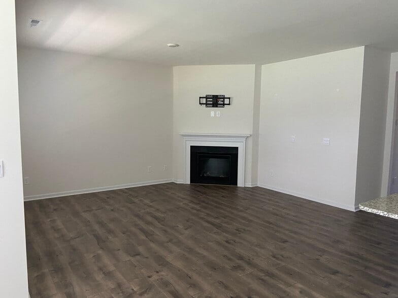 Building Photo - 1251 Middlecrest Dr