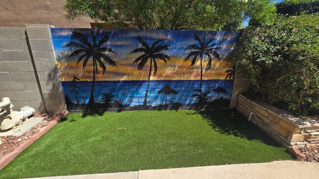 Building Photo - 8213 W Quail Ave