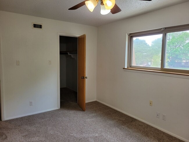 Building Photo - COLONIAL PARK CONDO