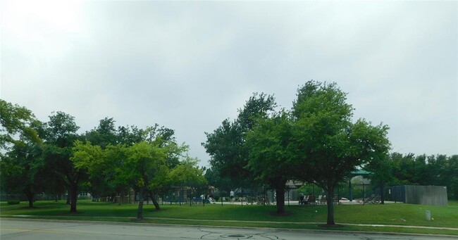 Building Photo - 1511 Homewood Cir