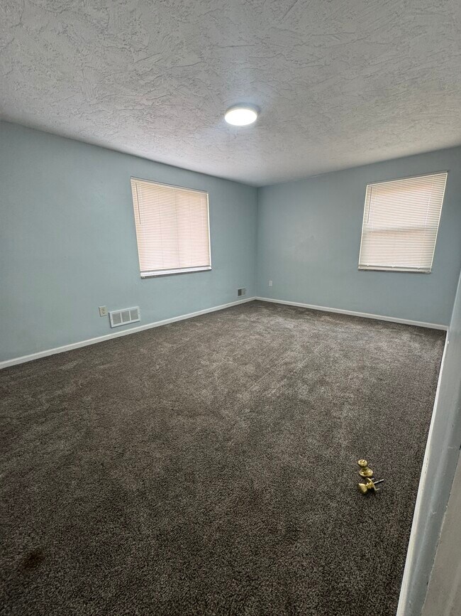 Building Photo - 355 Macassar Dr