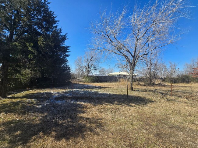 Building Photo - 3 Bedroom 2 Bath home in Shawnee!