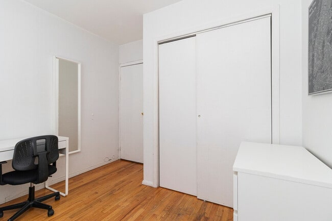 Building Photo - 340 E 94th St