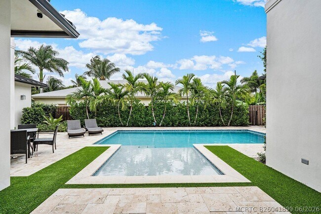 Building Photo - 217 Gulfstream Blvd