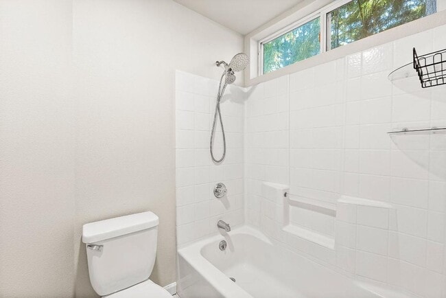 Building Photo - Updated 3 Bed Home for Rent in Lacey | Vau...