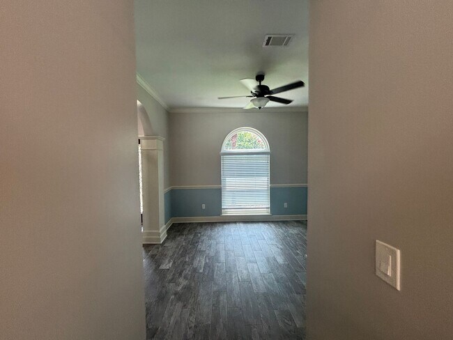 Building Photo - 826 Boulevard of the Champions
