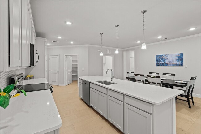 Building Photo - 651 North Watters Road