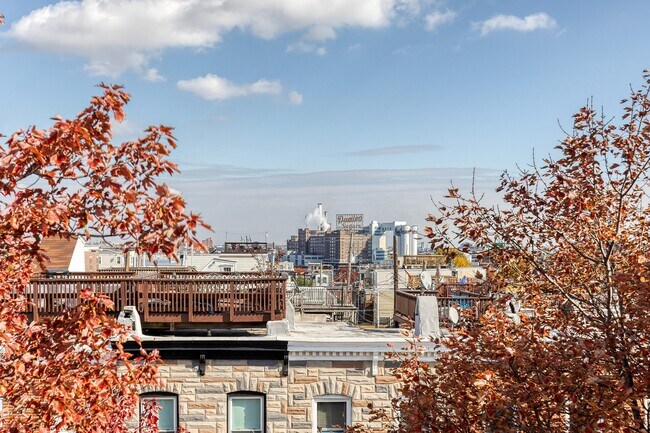 Building Photo - 447 Gittings St