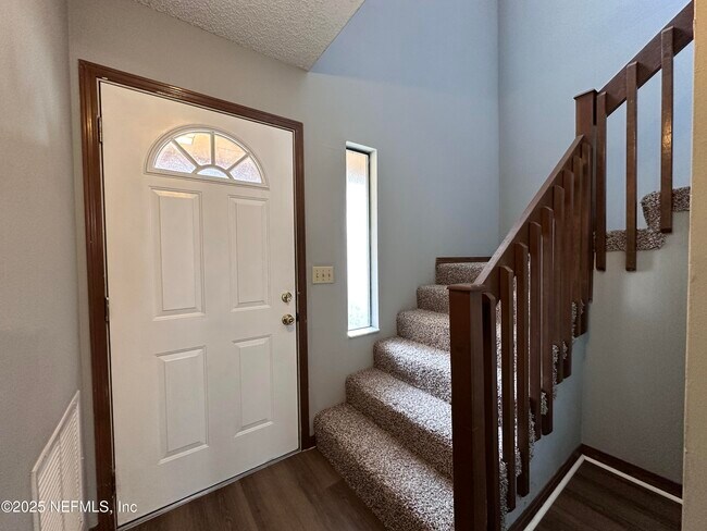 Building Photo - 1114 W Romaine Cir