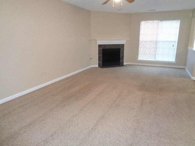 Building Photo - 7864 Parkmont Dr