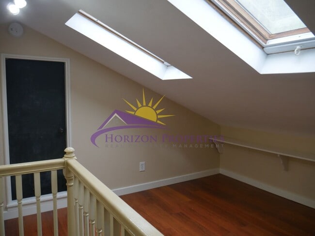 Building Photo - 841 Robertson Way
