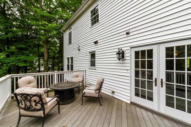 Building Photo - 4 Plum Tree Ct