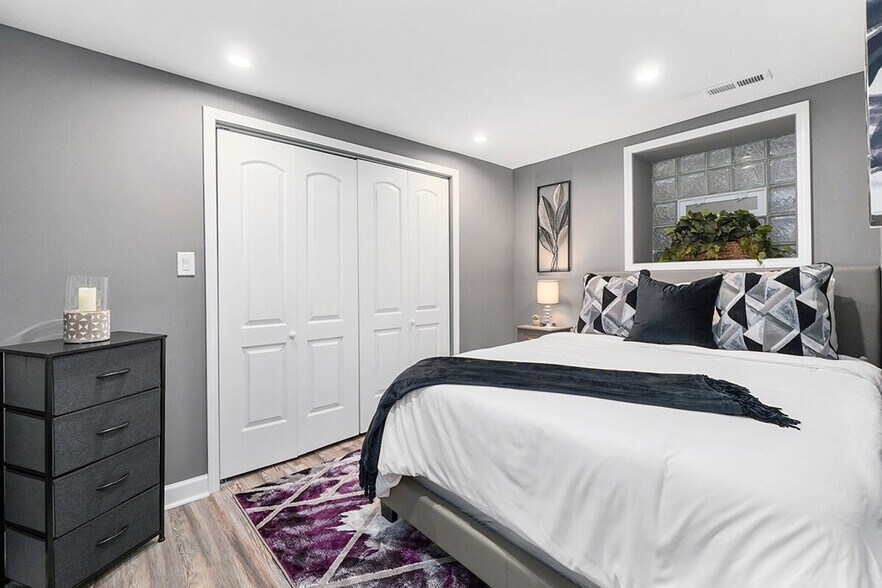 Building Photo - 8128 S King Dr