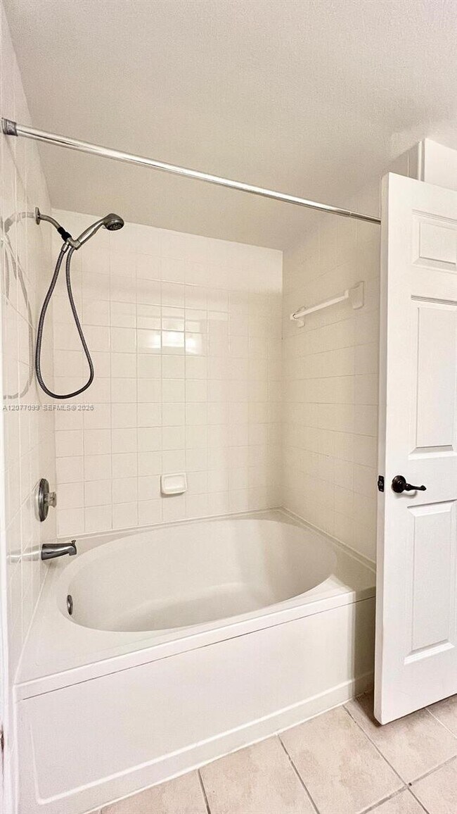 Building Photo - 3021 Alcazar Pl