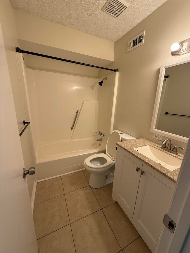 Building Photo - 411 Cambridge Cir