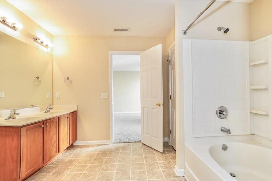 Building Photo - 4812 Chapel Ridge Dr