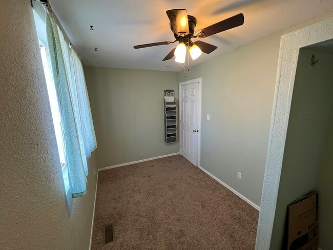 Building Photo - 3147 Skyview Ave