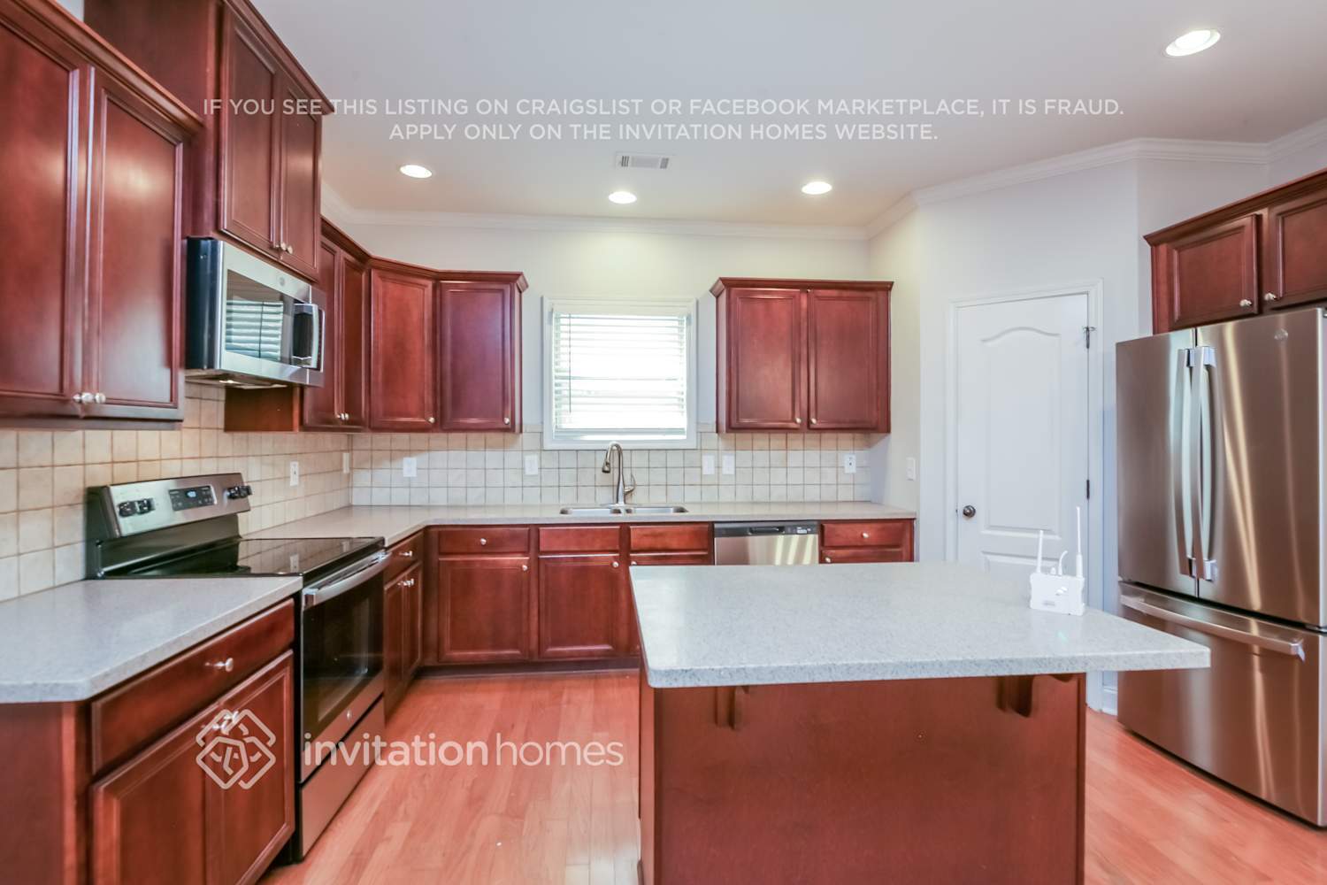 Building Photo - 532 Suwanee Oaks Dr NE