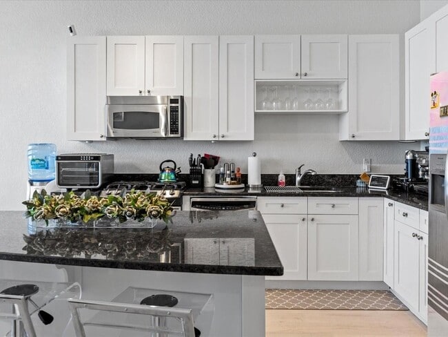 Building Photo - 150 E Robinson St