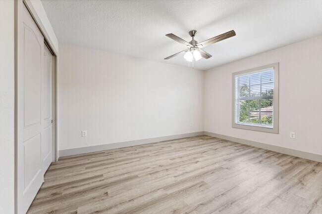 Building Photo - 522 Lucky Ln