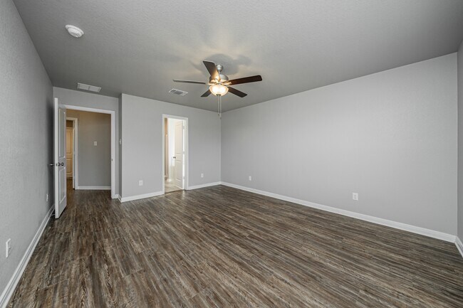 Building Photo - 602 Hollyhock Dr
