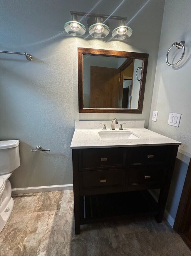 Building Photo - Nice well cared for home in desirable Edge...