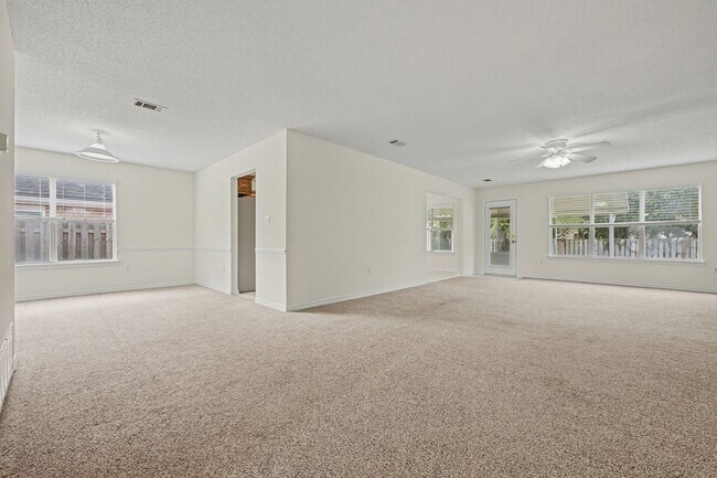 Building Photo - 4 Bedroom in Magnolia Forest in Bluewater Bay!