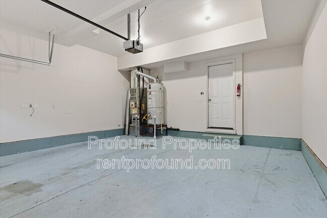 Building Photo - 1140 SE Tamango St