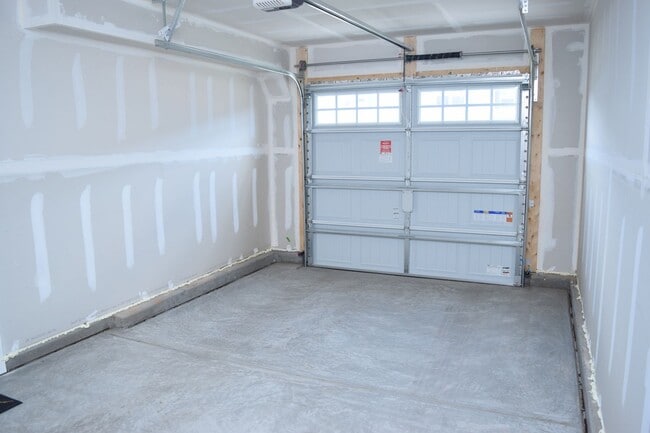 Building Photo - Modern 3-Bedroom Townhouse with Garage & Private Patio