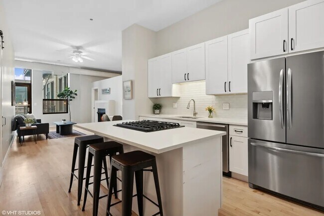 Building Photo - 910 S Michigan Ave