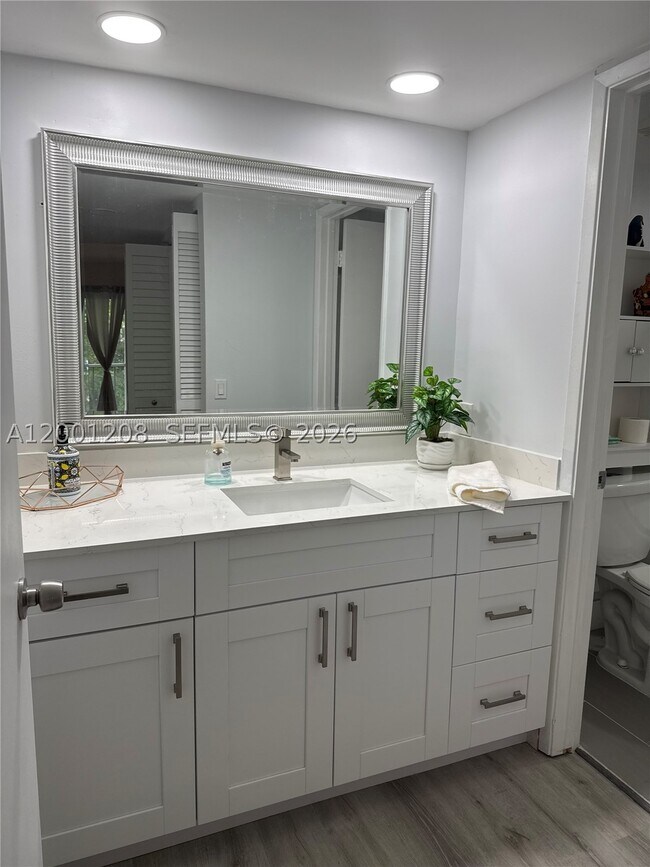 Building Photo - 1102 Bahama Bend