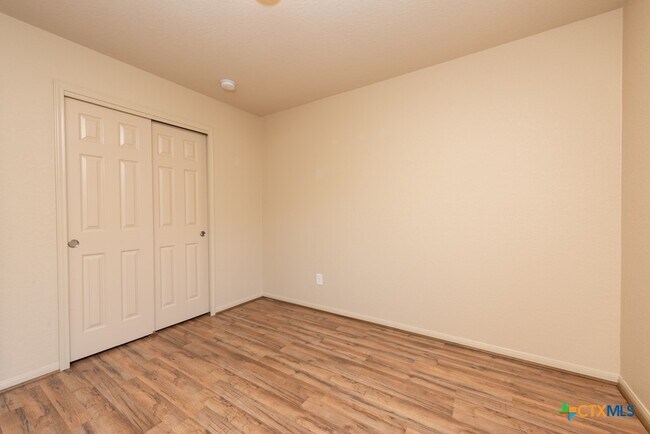 Building Photo - 132 Talon Dr