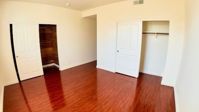 Building Photo - Beautiful 3 Story Townhouse with Roof Deck and Parking in Culver City!