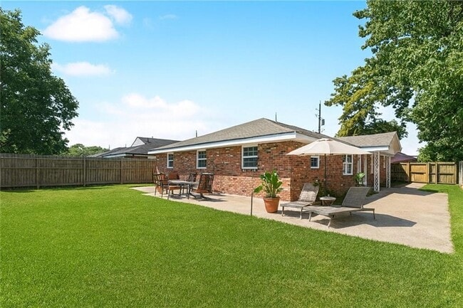 Building Photo - 7825 Dorsett Dr