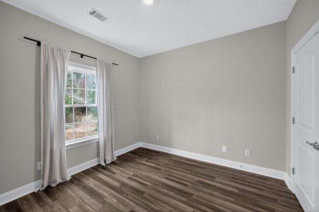 Building Photo - 3 Bedroom 2 Bathroom home in Pembroke GA - close to Ft. Stewart