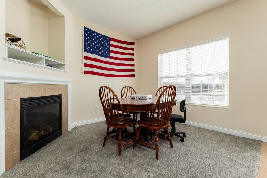 Building Photo - 433 Abbey St