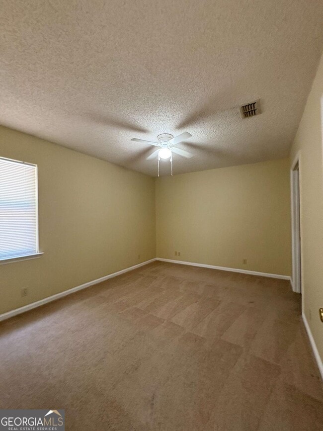 Building Photo - 233 W Lakemont Dr