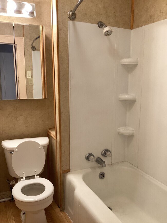 Building Photo - 3 Bed Du-Plex! Located in Portales, Close to ENMU!