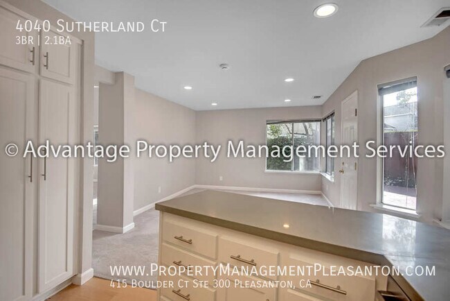 Building Photo - 4040 Sutherland Ct