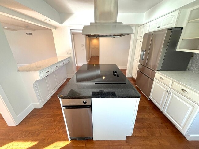 Building Photo - 3 Bedroom pool home available in exclusive Rossmoor neighborhood