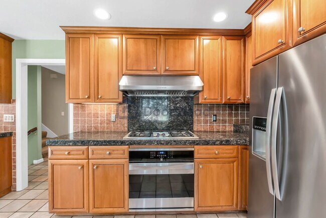 Building Photo - 30 Pony Ct