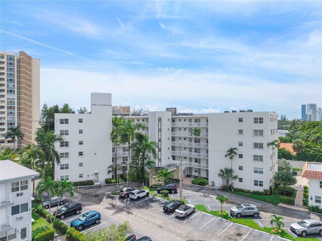 Primary Photo - 3199 S Ocean Dr