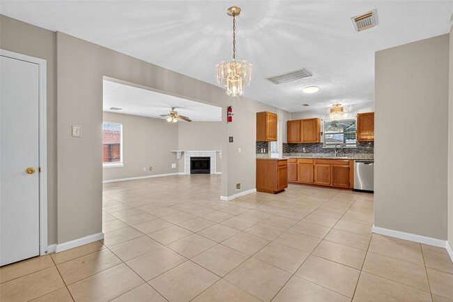Building Photo - 9123 Belle Glen Dr