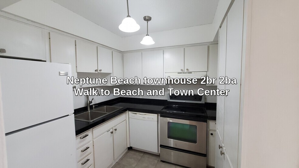 Building Photo - 615 3rd St