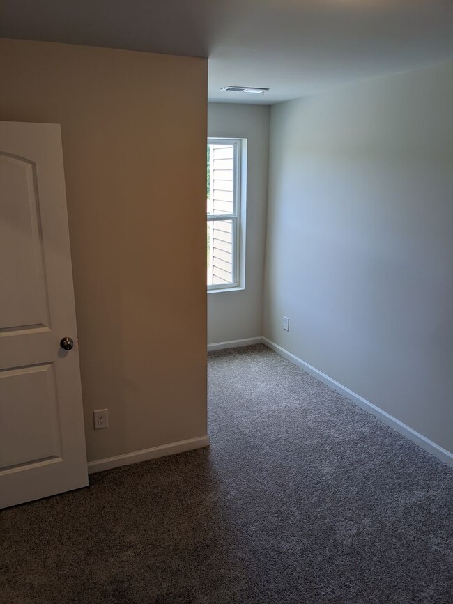 Building Photo - 2-Story Townhome-Salisbury