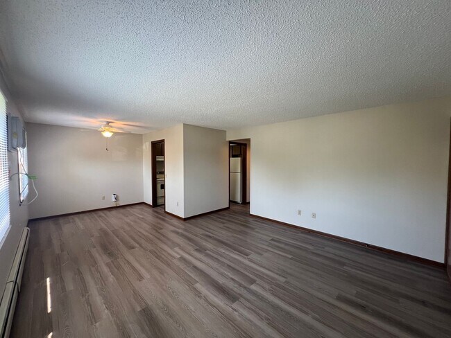 Building Photo - Fully Renovated 2-bed, 1-bath Apartment with a Garage Stall!